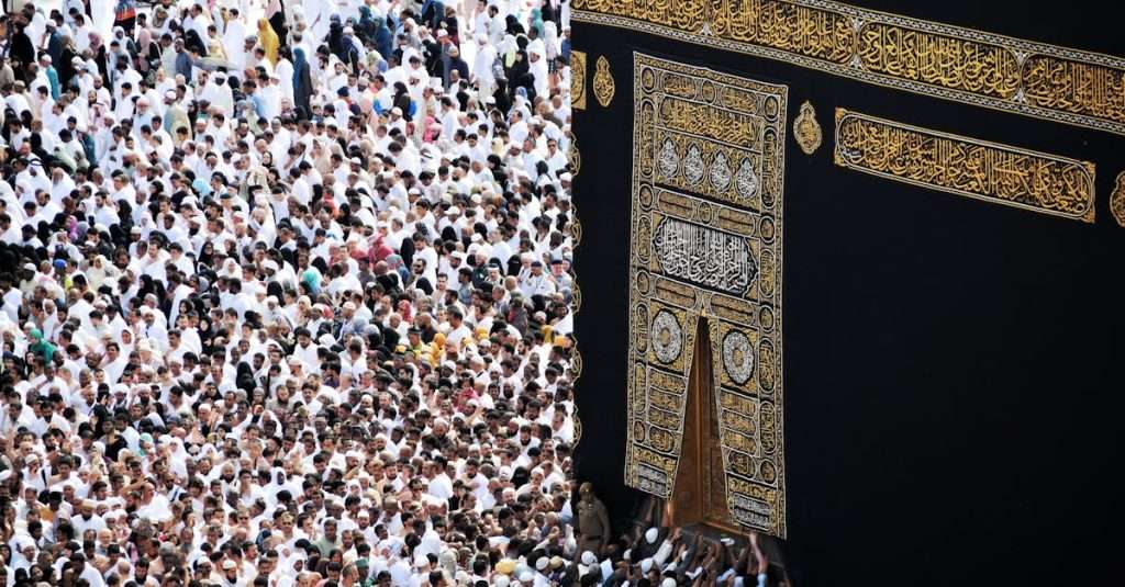 découvrez les traditions et les célébrations qui entourent l'eid al-fitr, la fête marquant la fin du ramadan. apprenez comment cette occasion est célébrée à travers le monde, les coutumes familiales, les plats festifs et l'importance de la charité et de la communauté dans cette période de joie.