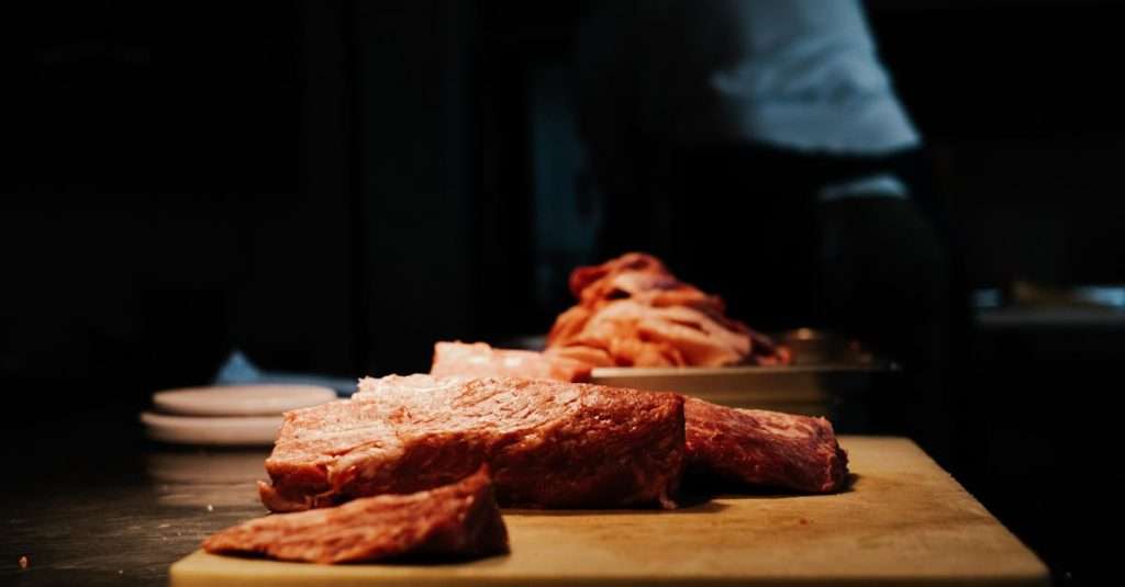 découvrez notre boucherie halal, où la qualité et le respect des traditions sont au cœur de nos préoccupations. nous vous proposons une sélection de viandes savoureuses, provenant d'animaux élevés dans le respect des normes halal. commandez en ligne pour une expérience culinaire authentique et délicieuse.