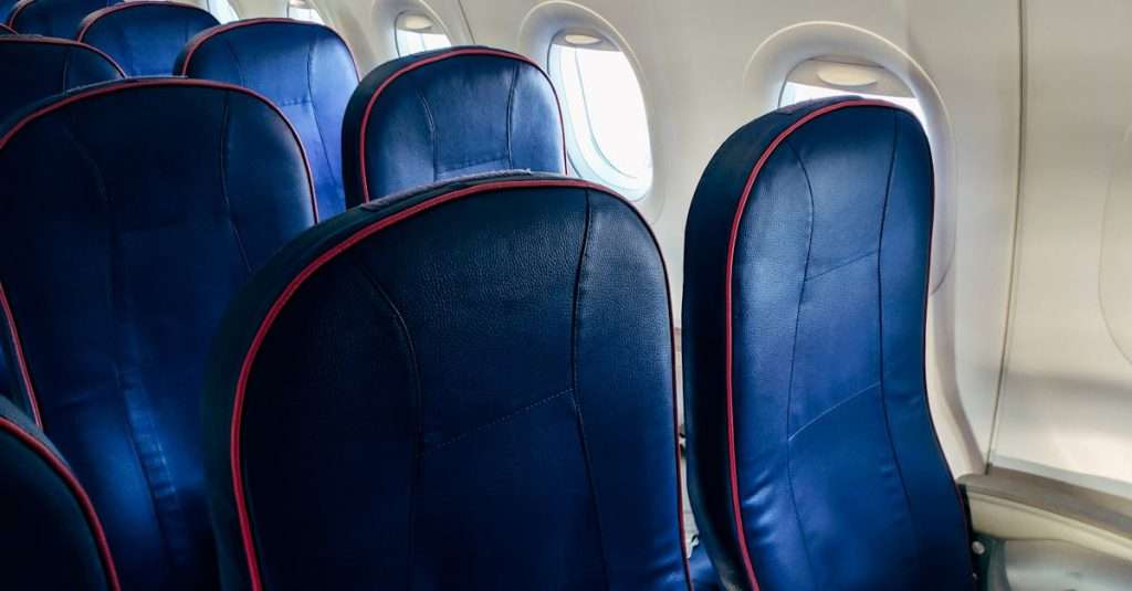 Les 5 meilleurs et les 5 pires places en avion selon une hôtesse de l’air découvrez tout sur les sièges d'avion : types, confort, conseils pour choisir la meilleure place et astuces pour un vol agréable. profitez de votre voyage avec nos recommandations sur les sièges d'avion.
