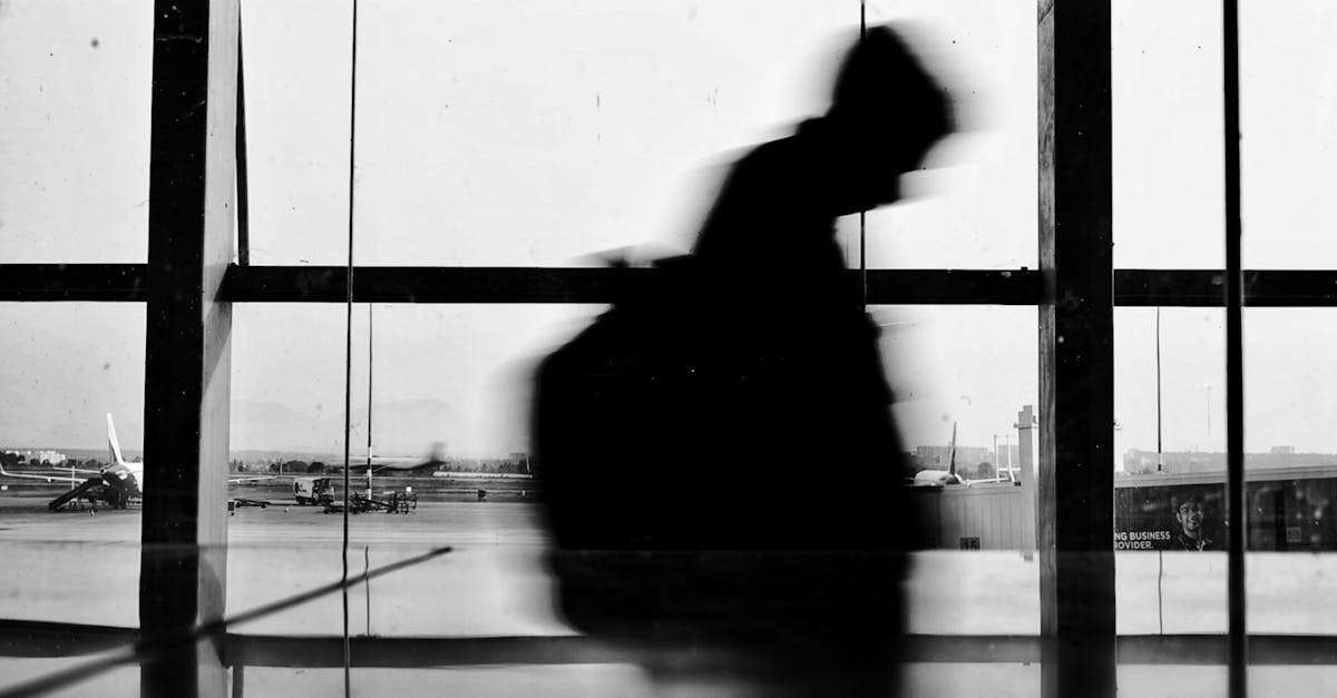 découvrez les réglementations sur les bagages des compagnies aériennes : tailles, poids autorisés, objets interdits et astuces pour voyager sereinement. informez-vous pour éviter les surprises à l'aéroport !