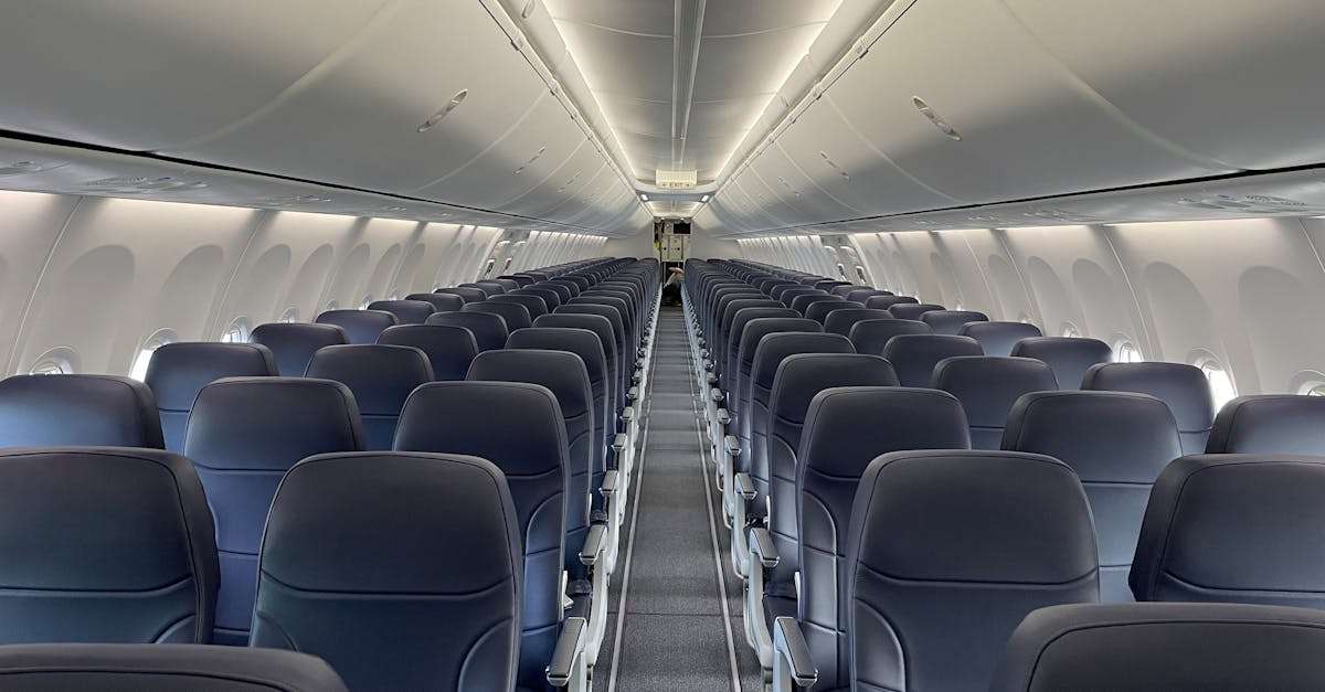 découvrez notre gamme de bagages de cabine, conçus pour allier praticité et style lors de vos voyages. parfaitement dimensionnés pour un embarquement facile, ces bagages vous permettent d'emporter vos essentiels à portée de main tout en respectant les normes des compagnies aériennes. voyagez l'esprit tranquille avec nos modèles légers et robustes.