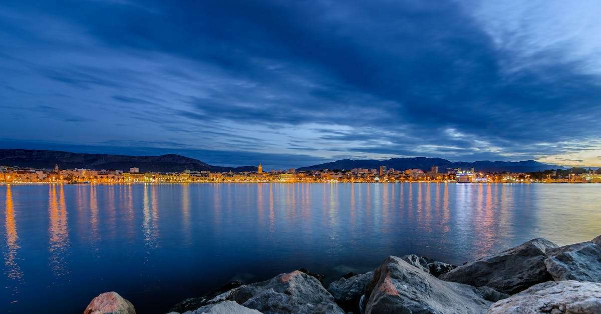 découvrez les magnifiques plages de croatie, où des paysages à couper le souffle, des eaux cristallines et des atmosphères ensoleillées vous attendent. profitez d'activités aquatiques, de la beauté naturelle et d'une gastronomie locale unique sur la côte adriatique.