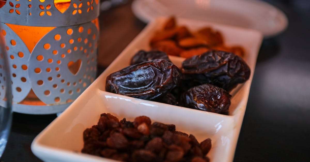 découvrez notre guide complet sur les dates : variétés, bienfaits pour la santé, conseils de consommation et recettes pour intégrer ce fruit délicieux dans votre alimentation quotidienne.