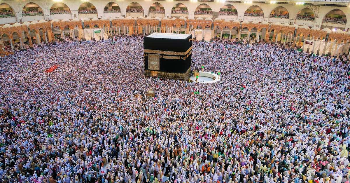 célébrez l'eid al-fitr, une fête importante marquant la fin du mois sacré de ramadan, où familles et amis se réunissent pour partager des moments de joie, de gratitude et de festins délicieux.