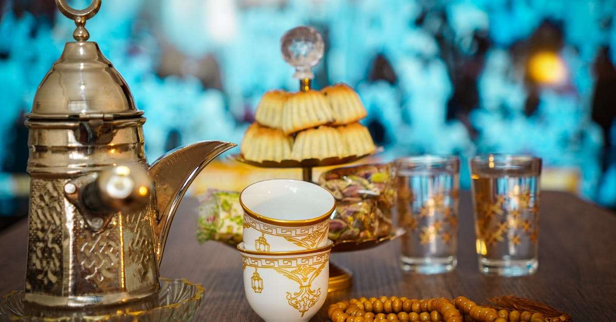 célébrez l'eid al-fitr, la fête marquant la fin du ramadan, avec des traditions riches, des repas savoureux et des moments de partage en famille. découvrez l'importance de cette célébration dans la culture musulmane et les coutumes qui l'entourent.