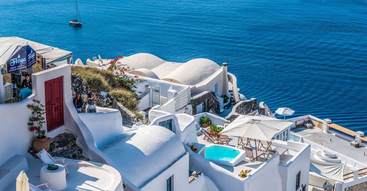 découvrez la grèce, un pays riche en histoire, culture et paysages à couper le souffle. explorez ses îles ensoleillées, ses sites antiques emblématiques et savourez une cuisine méditerranéenne délicieuse. parfait pour les aventuriers et les amateurs de détente.