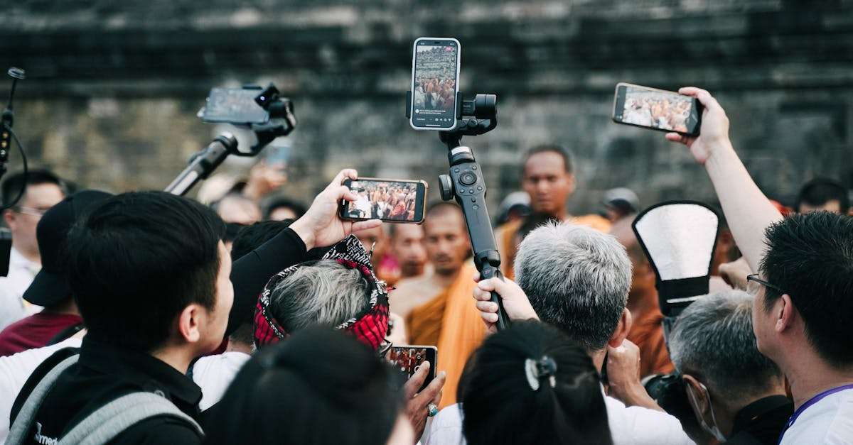 découvrez le monde des journalistes : leur rôle essentiel dans la société, les défis qu'ils rencontrent au quotidien et l'impact de leur travail sur l'information et la démocratie.