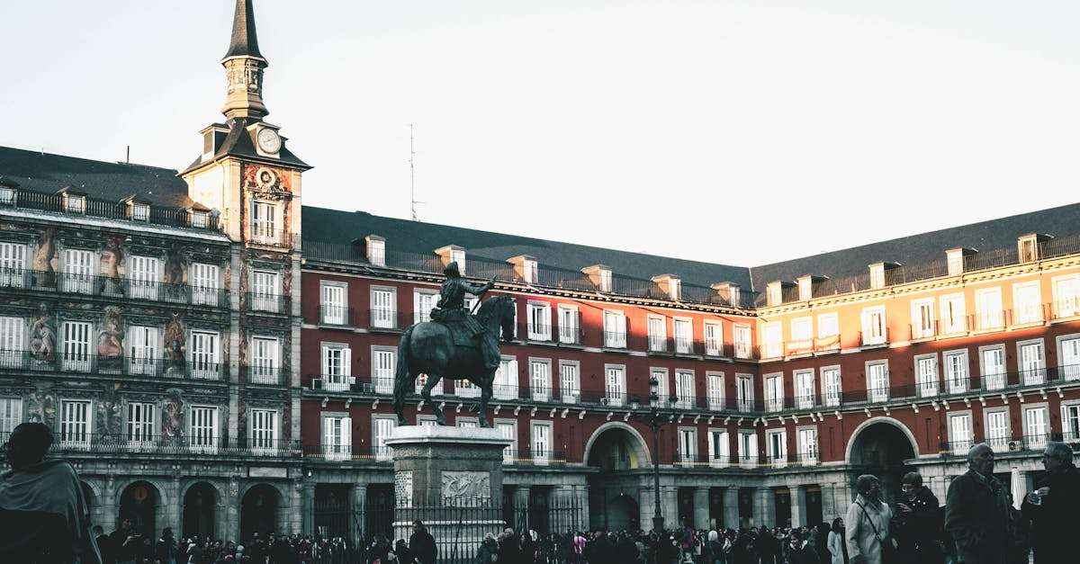 découvrez l'espagne, un pays riche en culture, en histoire et en paysages époustouflants. explorez ses villes vibrantes comme barcelone et madrid, profitez de ses plages ensoleillées et savourez la délicieuse cuisine méditerranéenne. l'espagne vous attend pour une aventure inoubliable.