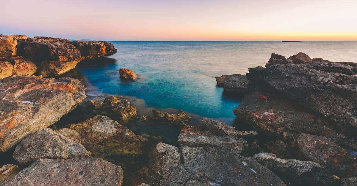 découvrez l'espagne, un pays riche en culture, en histoire et en paysages variés, allant des plages ensoleillées de la costa del sol aux charmantes ruelles de barcelone. explorez sa gastronomie, ses festivals colorés et son patrimoine architectural unique.