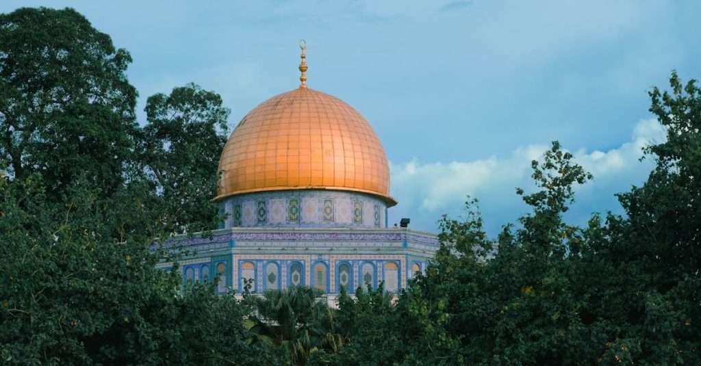 Musulmans de France : voici le montant de la zakat en 2023 découvrez l'importance de la zakat dans l'islam, son rôle en tant que pilier de la charité, et comment elle contribue à la solidarité et au bien-être des communautés. apprenez à comprendre les modalités de calcul et de distribution de cette aumône essentielle.