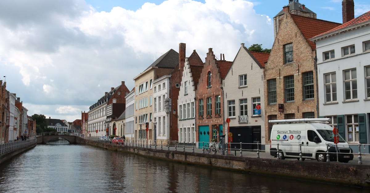 découvrez les villes européennes abordables qui allient beauté, culture et divertissement sans vous ruiner. de charmantes destinations vous attendent pour des escapades inoubliables à petit prix.