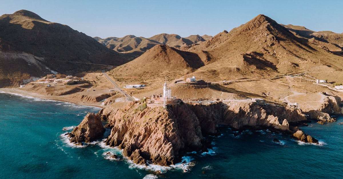 découvrez almería et oran, deux destinations captivantes alliant richesses culturelles et beautés naturelles. plongez dans l'histoire fascinante d'almería, entre ses châteaux et ses plages, et explorez oran, la perle de l'algérie, au travers de son architecture flamboyante et de sa gastronomie savoureuse. partez pour un voyage inoubliable entre l'espagne et l'algérie!