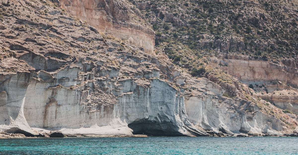 découvrez almería et oran, deux villes riches en histoire et en culture. explorez leurs paysages pittoresques, leur cuisine savoureuse et leur patrimoine unique qui les rendent incontournables pour tout voyageur en quête d'aventure.