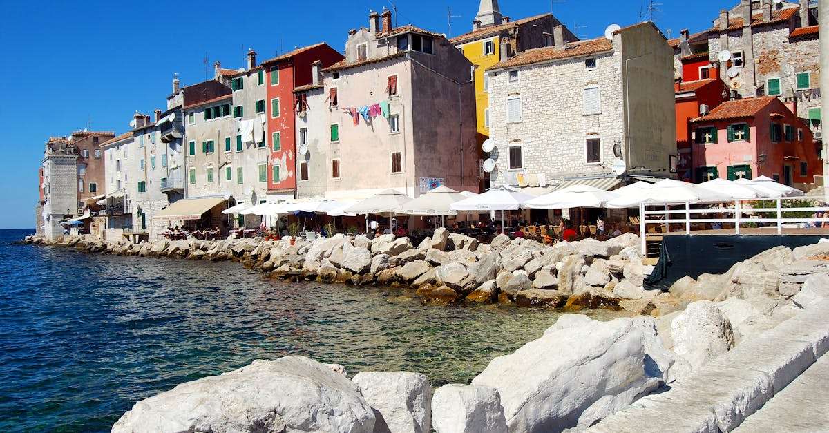 découvrez la croatie, un pays magnifique aux paysages variés, avec ses côtes scintillantes, ses villes historiques et sa riche culture. explorez ses parcs nationaux, savourez la délicieuse cuisine méditerranéenne et laissez-vous séduire par l'hospitalité de ses habitants.