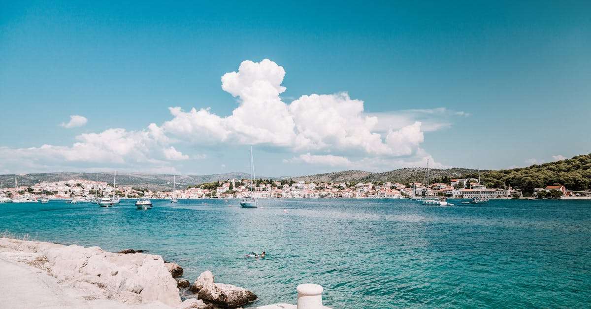 découvrez la beauté envoûtante de la croatie, un pays riche en histoire, plages idylliques, parcs nationaux époustouflants et villes médiévales charmantes. explorez ses îles pittoresques, savourez une cuisine délicieuse et plongez dans la culture locale unique. préparez votre voyage en croatie dès maintenant !