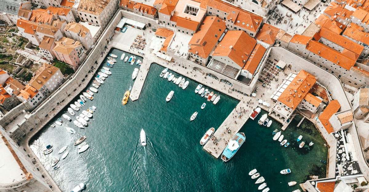 découvrez la beauté de la croatie, un pays riche en histoire, culture et paysages époustouflants. explorez ses plages idylliques, ses parcs nationaux spectaculaires et ses charmantes villes médiévales.