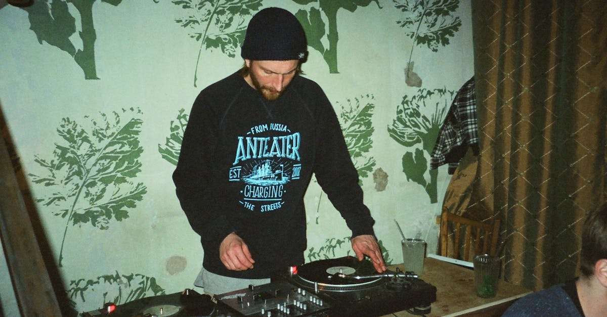 découvrez l'univers électrisant de dj snake, l'un des producteurs et djs les plus influents de la scène musicale. plongez dans ses morceaux emblématiques et ses collaborations avec des artistes internationaux.