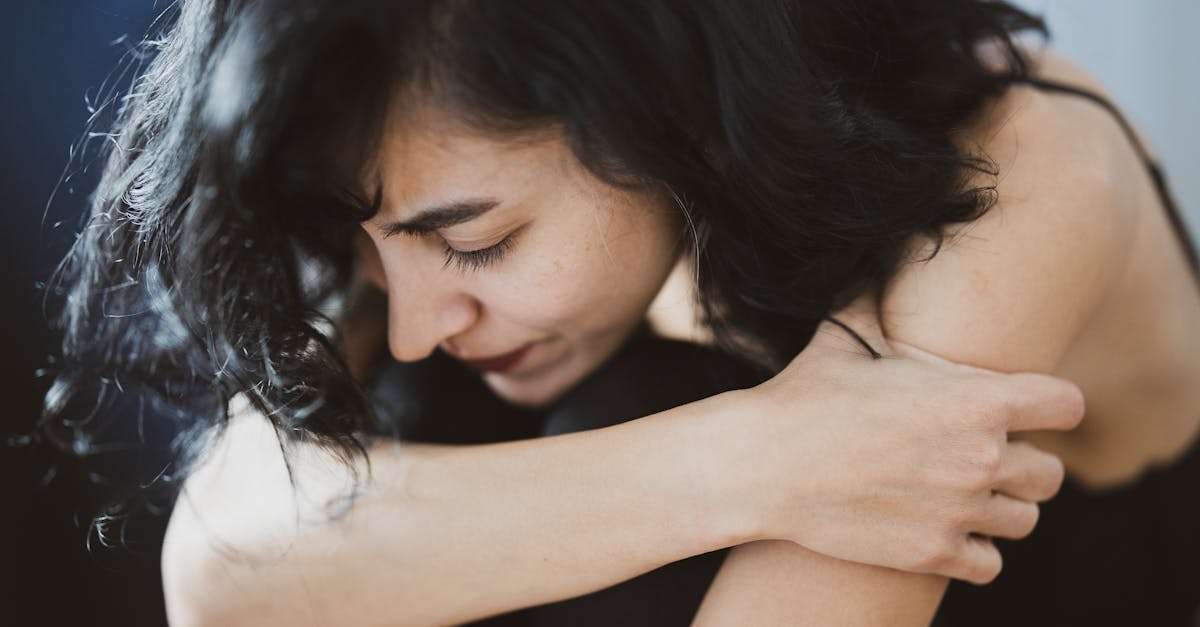 découvrez les causes, symptômes et traitements de la douleur à l'oreille. informez-vous sur les solutions pour soulager votre inconfort et préserver votre santé auditive.