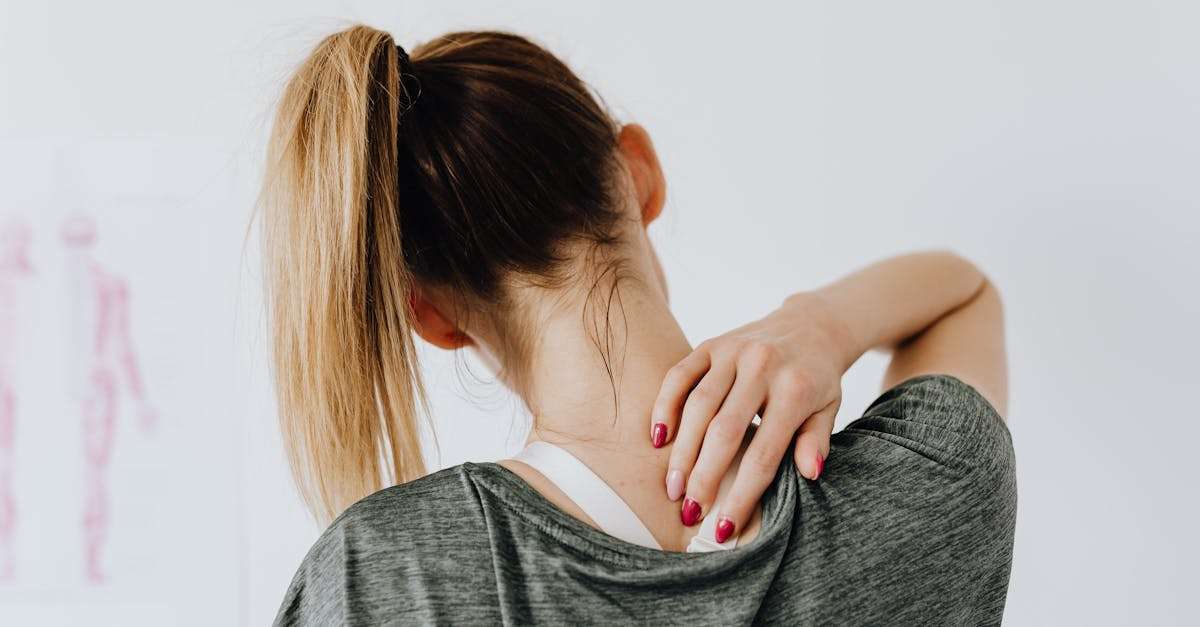 découvrez les causes, symptômes et traitements de la douleur à l'oreille. apprenez comment soulager l'inconfort et quand consulter un professionnel de santé pour une évaluation adéquate.