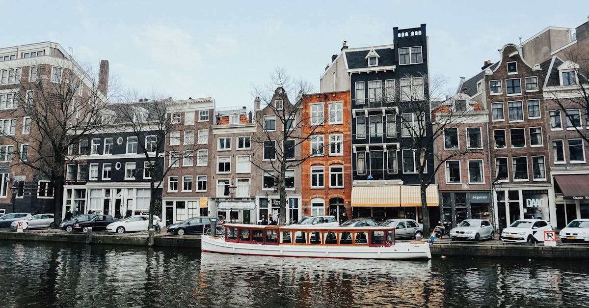 découvrez l'europe, un continent riche en histoire, culture et diversité. explorez ses magnifiques paysages, ses villes emblématiques et sa délicieuse gastronomie. plongez dans l'aventure européenne et laissez-vous inspirer par ses traditions et son art de vivre.