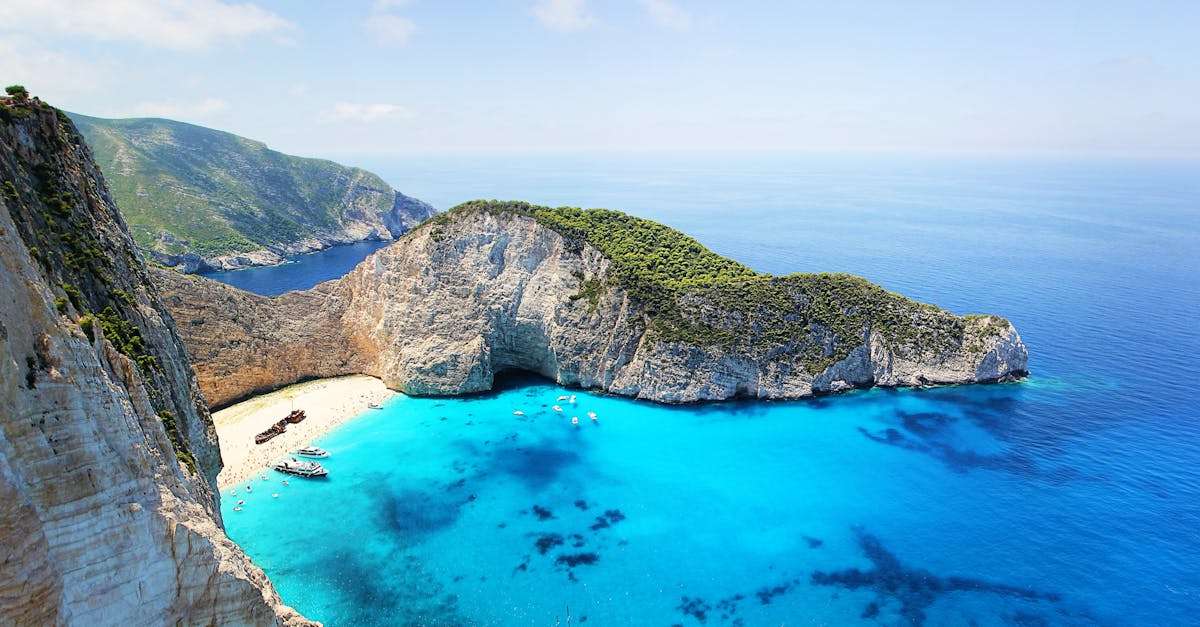 découvrez la grèce, un pays enchanteur alliant histoire ancienne, paysages à couper le souffle et plages idylliques. explorez ses ruines mythiques, savourez sa cuisine méditerranéenne et plongez dans sa culture vibrante.