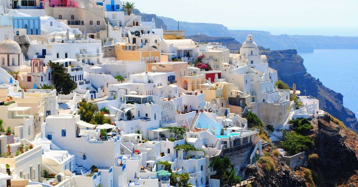 découvrez la grèce, un pays riche en histoire, en culture et en paysages à couper le souffle. explorez ses îles enchanteresses, ses sites archéologiques fascinants, et savourez une cuisine méditerranéenne délicieuse. partez à l'aventure et laissez-vous séduire par la beauté intemporelle de la terre des dieux.