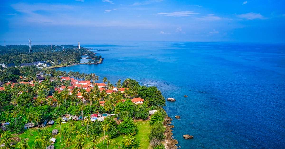 découvrez une charmante ville balnéaire cachée, où le calme des plages isolées rencontre l'authenticité des traditions locales. parfait pour une escapade paisible loin des foules, ce joyau secret vous invite à explorer ses paysages à couper le souffle et à savourer des moments inoubliables.