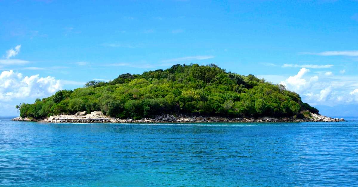 découvrez l'île, un havre de paix entouré par des eaux cristallines et riche en paysages enchanteurs. profitez d'activités nautiques, explorez la faune et la flore locales, et laissez-vous séduire par la culture unique qui fait de chaque île une destination inoubliable.