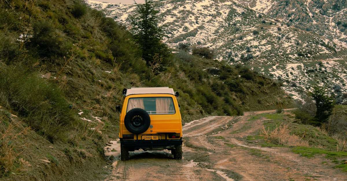 découvrez la kabylie, une région montagneuse d'algérie riche en culture, traditions et paysages à couper le souffle. explorez ses villages authentiques, sa musique envoûtante et la gastronomie locale, tout en plongeant dans l'héritage berbère exceptionnel qui fait de cette terre un véritable trésor à visiter.