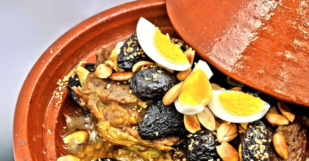 découvrez la richesse et la diversité de la cuisine marocaine à travers des plats savoureux et parfumés. explorez des recettes traditionnelles, des épices envoûtantes et des ingrédients frais qui font de chaque bouchée une expérience inoubliable.