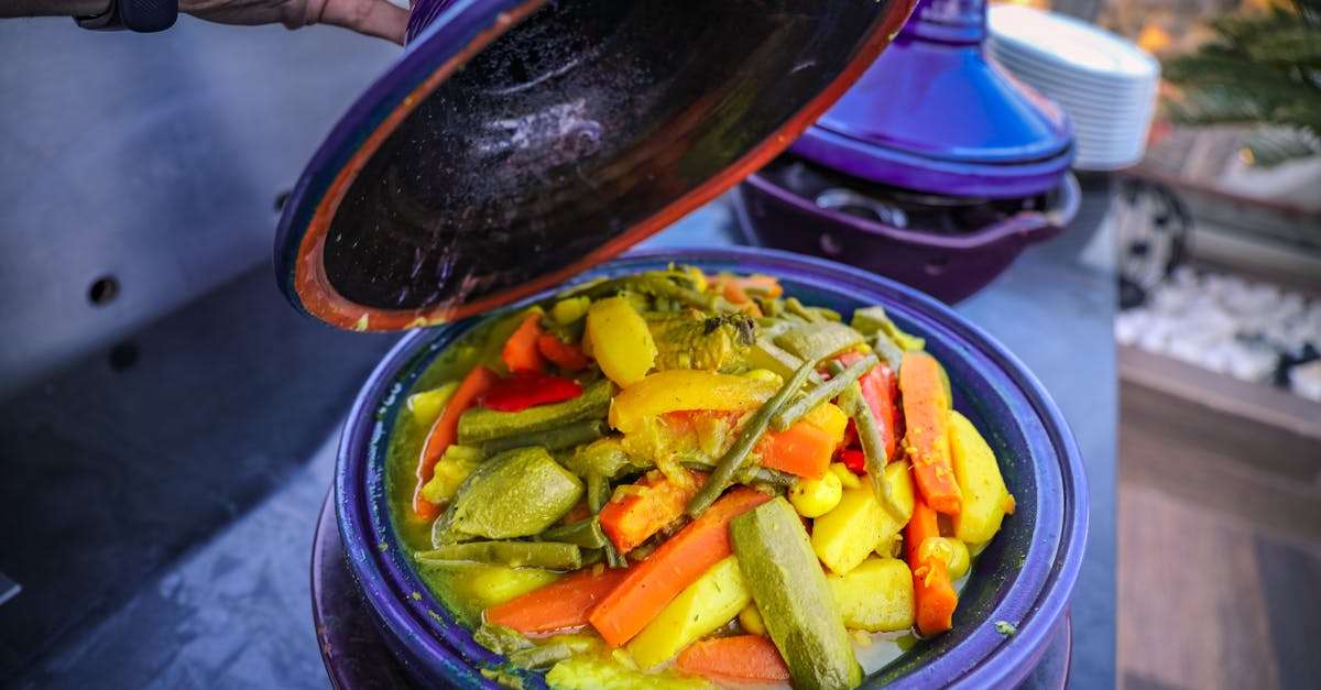 découvrez le riche patrimoine culinaire marocain à travers une sélection de plats traditionnels. savourez des recettes authentiques, des épices parfumées et des ingrédients frais qui font la renommée de la gastronomie du maroc. une invitation à un voyage gustatif inoubliable.