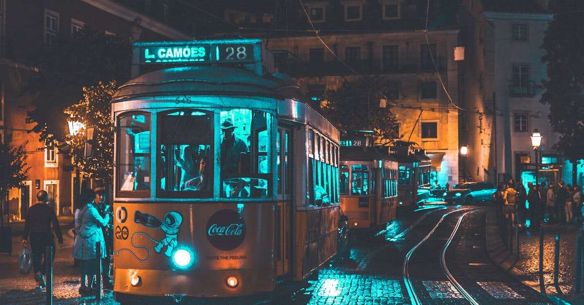 découvrez le portugal, une destination riche en histoire, en paysages à couper le souffle et en culture vibrante. explorez les charmantes villes de lisbonne et porto, savourez la délicieuse cuisine portugaise et profitez des magnifiques plages de l'algarve. un voyage inoubliable vous attend!