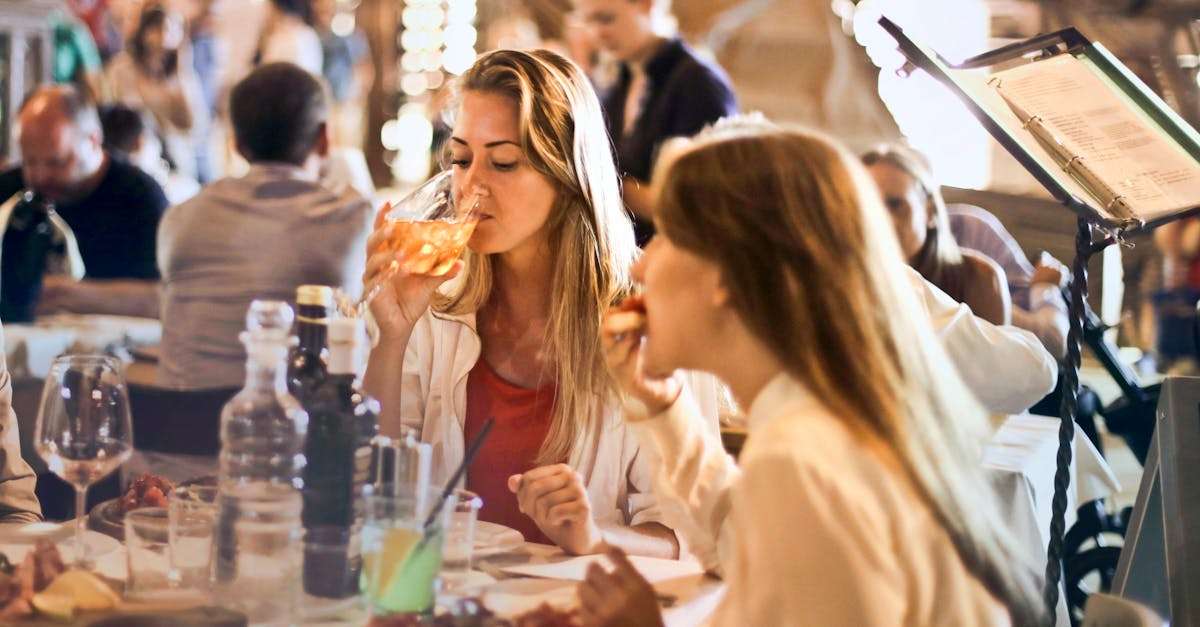 découvrez notre restaurant, un lieu convivial où la gastronomie se mêle à une ambiance chaleureuse. savourez des plats préparés avec passion, mettant en avant des ingrédients frais et locaux. que ce soit pour un déjeuner entre amis ou un dîner romantique, notre équipe s'engage à vous offrir une expérience culinaire inoubliable.