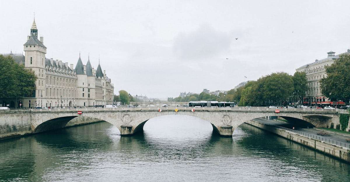 découvrez les sites touristiques incontournables qui font la richesse et la diversité des destinations à travers le monde. explorez des monuments historiques, des paysages naturels époustouflants et des attractions culturelles qui raviront les voyageurs en quête d'aventures et de découvertes.