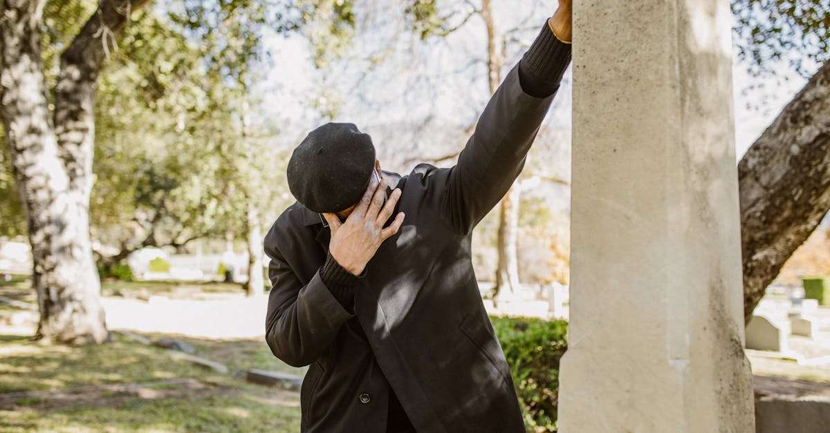 découvrez les profondeurs de la tragédie, un genre qui explore les émotions humaines, le destin et les conflits inévitables. plongez dans des histoires poignantes qui examinent la douleur, la perte et la catharsis, invitant le lecteur à réfléchir sur la condition humaine et les dilemmes moraux de la vie.