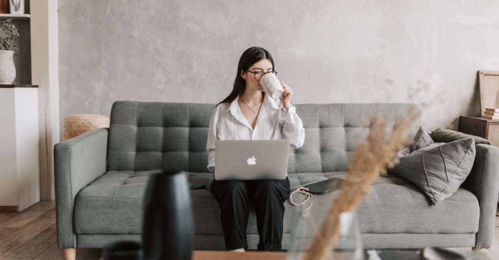 découvrez tout ce qu'il faut savoir sur les heures de travail des étudiants : conseils, législation, équilibre entre études et travail, et meilleures pratiques pour gérer votre temps efficacement tout en poursuivant vos études.