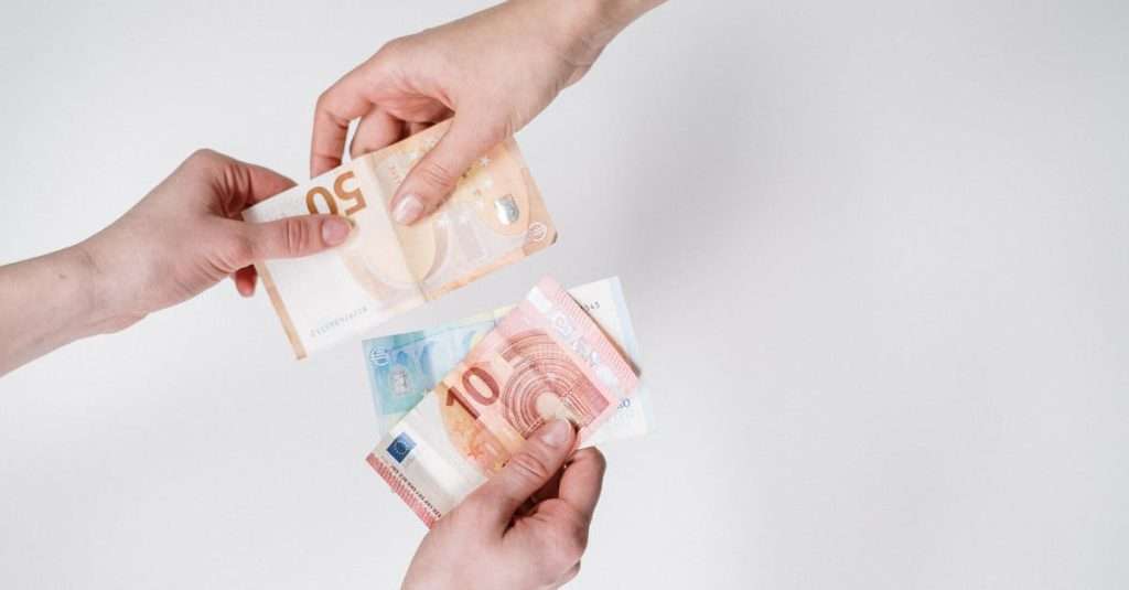 Parité euro-dinar algérien : un yo-yo économique persistant découvrez les taux de change euro-dinar, les tendances du marché et les conseils pour échanger vos devises en toute sécurité. restez informé sur les fluctuations des taux et maximisez vos transactions financières.