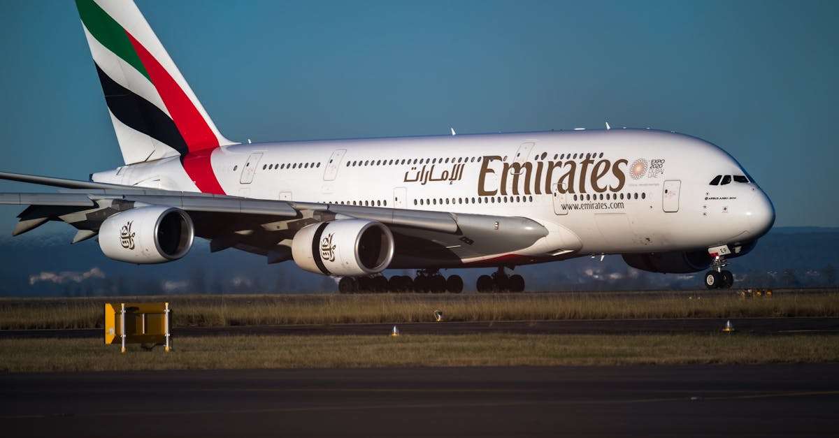découvrez l'a380, l'avion de ligne le plus spacieux et innovant au monde. avec son design moderne et son confort inégalé, l'a380 révolutionne le voyage aérien. explorez ses caractéristiques, son histoire et son impact sur l'aviation moderne.