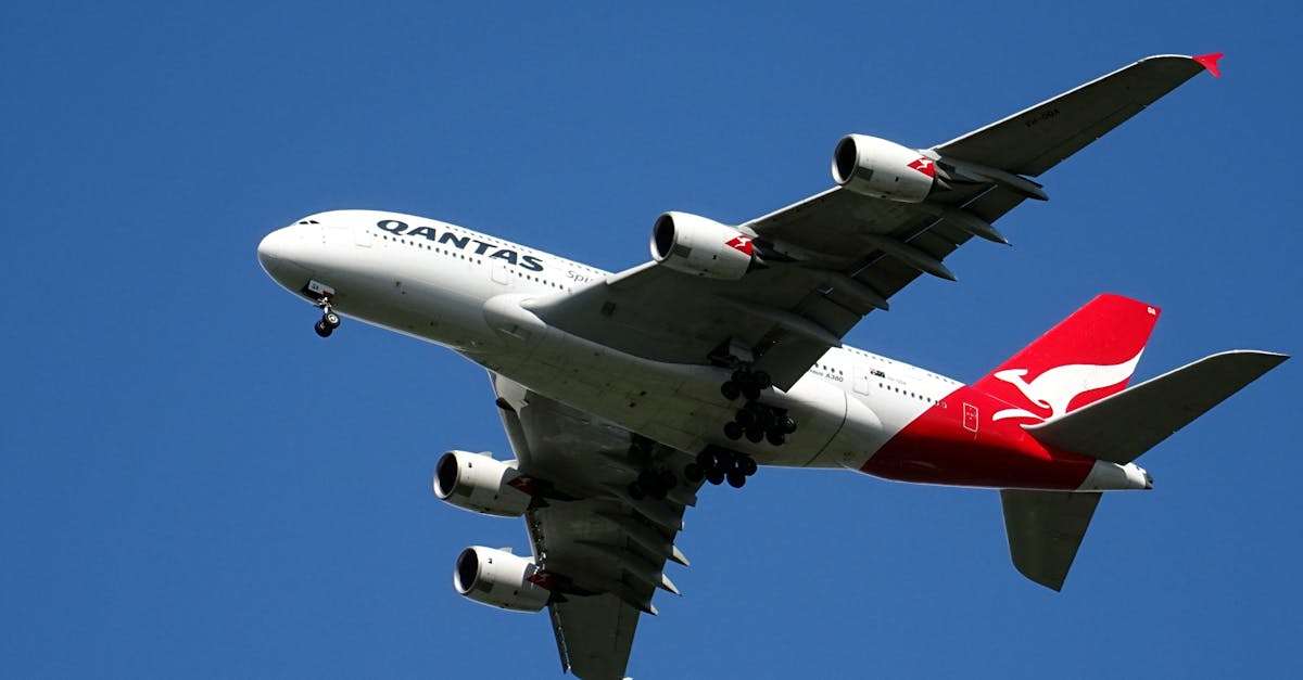 découvrez l'airbus a380, le plus grand avion de ligne au monde. explorez ses caractéristiques impressionnantes, son design innovant et son impact sur l'aviation moderne. voyagez avec confort et élégance à bord de ce géant des cieux.