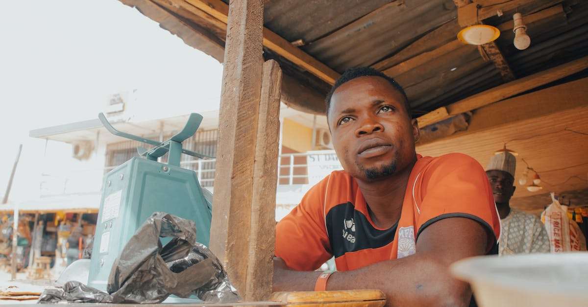 découvrez les réalités du marché noir, un monde caché où des transactions illégales se déroulent. explorez les conséquences économiques, sociales et juridiques de cette économie clandestine fascinante et souvent troublante.