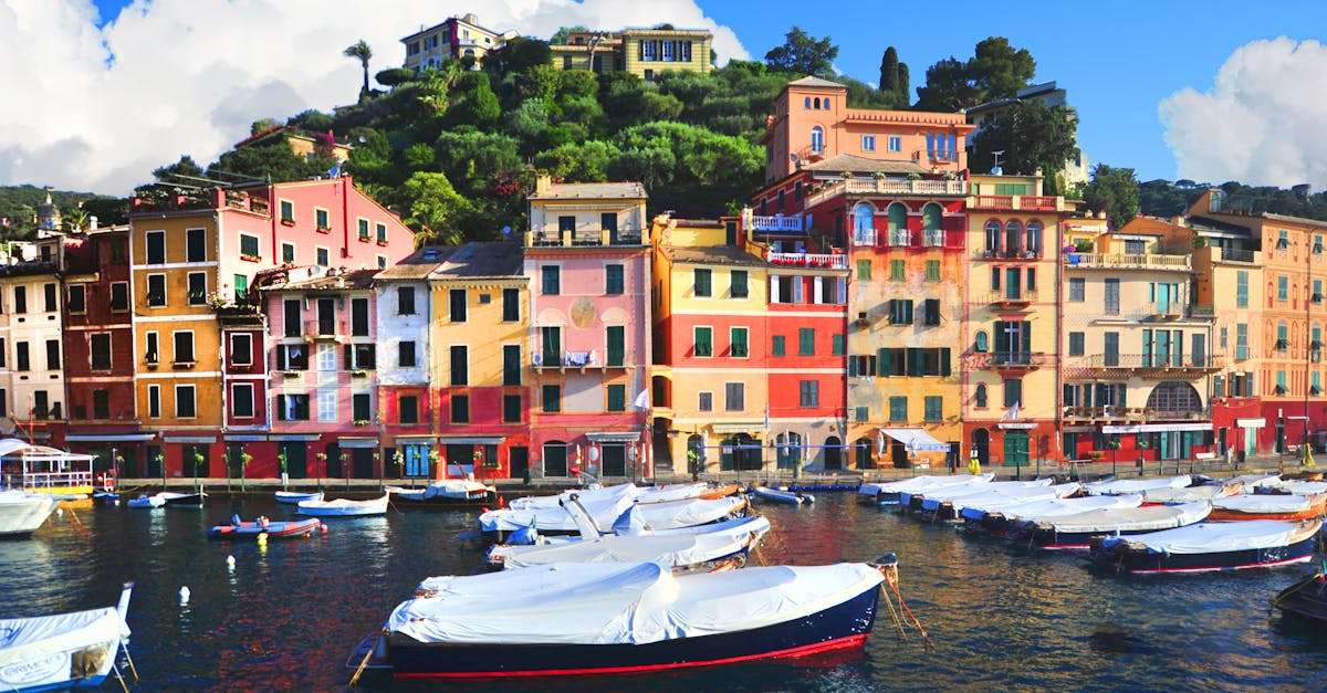 découvrez la côte d'azur, une destination idyllique aux plages ensoleillées, aux charmants villages et à la vie nocturne animée. profitez des paysages magnifiques, de la gastronomie méditerranéenne et d'activités variées pour un séjour inoubliable sur la french riviera.