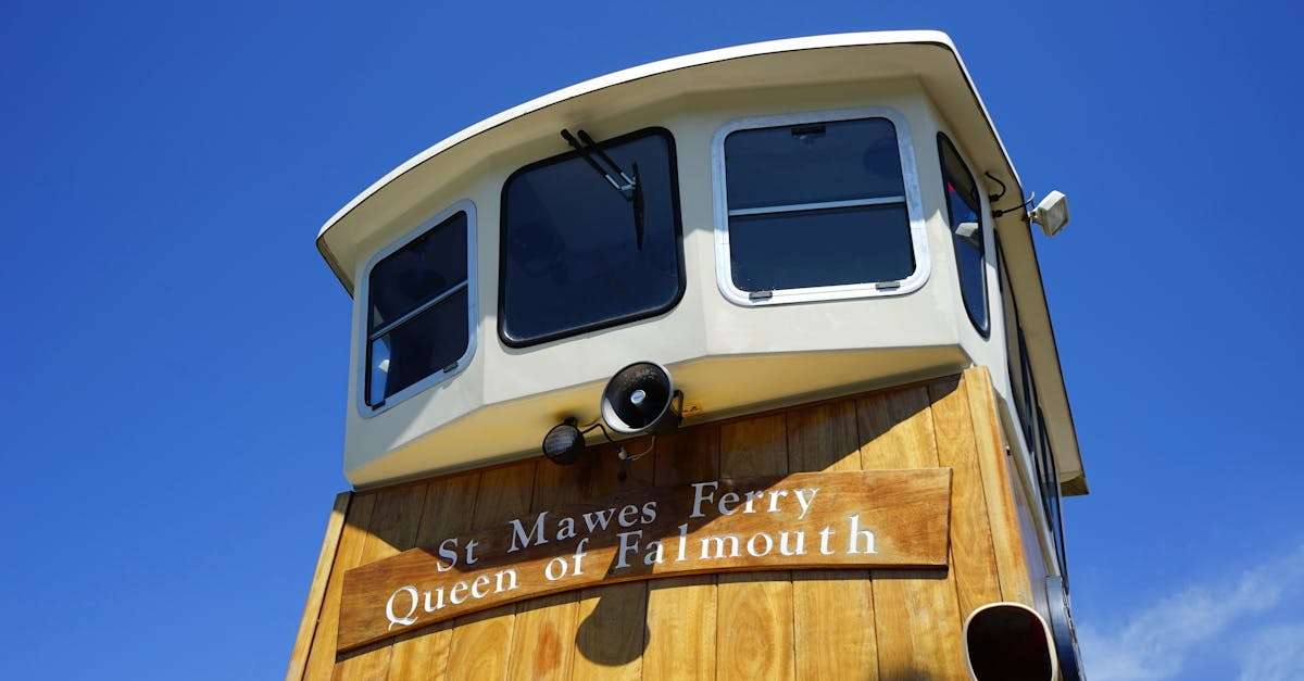 découvrez nos services de ferries pour traverser les mers et les lacs en toute sécurité. profitez de trajets confortables avec des vues imprenables, que ce soit pour un voyage touristique ou un transport de véhicules. réservez dès maintenant et vivez l'expérience du voyage en ferry!