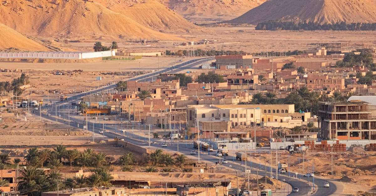 découvrez ghardaïa, une ville emblématique de l'algérie, connue pour son architecture unique, ses traditions culturelles riches et ses paysages époustouflants. explorez son patrimoine historique, ses souks animés et ses paysages désertiques fascinants. une destination inoubliable au cœur du sahara.