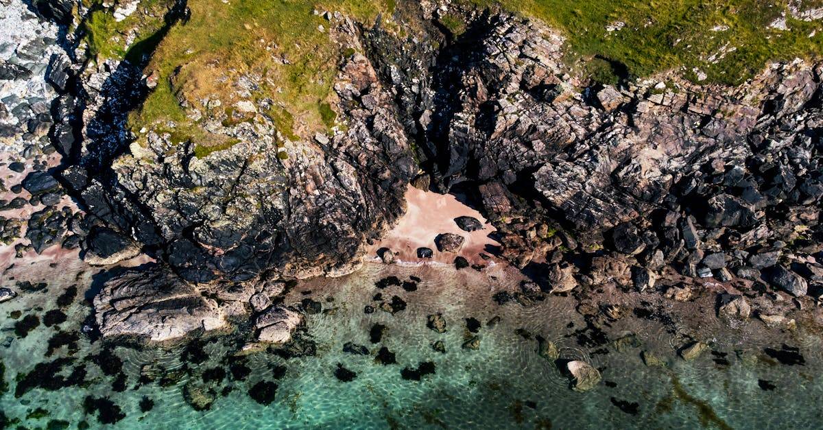 découvrez des plages cachées où la tranquillité et la beauté naturelle s'entrelacent. évadez-vous vers des trésors côtiers méconnus, idéaux pour des moments de détente loin de la foule.