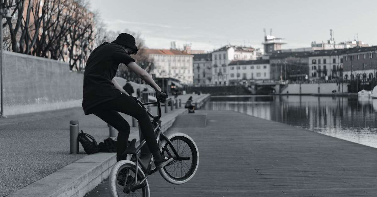 découvrez milan, la capitale de la mode et du design en italie, riche en histoire, culture et gastronomie. explorez ses célèbres monuments, musées, et laissez-vous séduire par l'animation de ses quartiers.