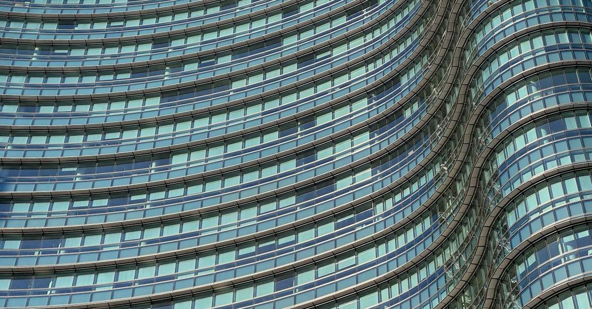 découvrez milan, la capitale de la mode et du design en italie, où l'histoire rencontre la modernité. explorez ses célèbres attractions comme la cathédrale duomo, la scala et le quartier animé des navigli.
