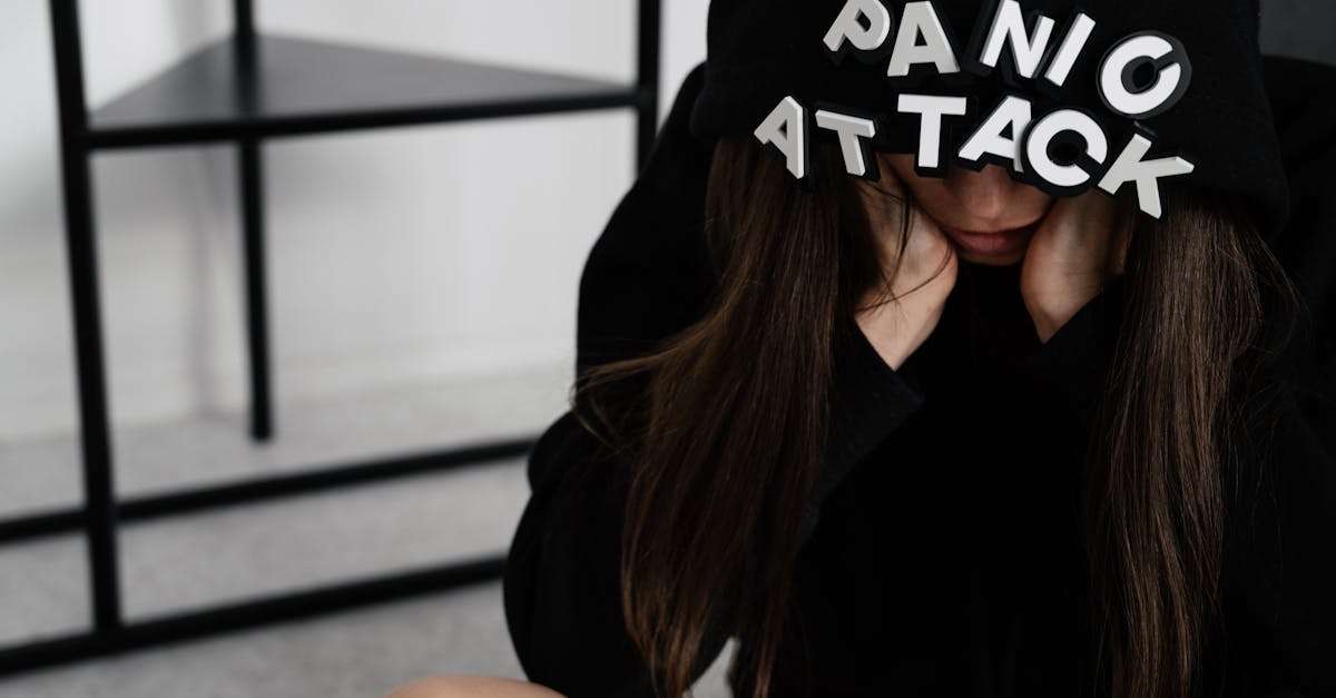 découvrez le phénomène de la panique : ses causes, ses effets sur le corps et l'esprit, ainsi que des stratégies pour surmonter ce sentiment déstabilisant. apprenez à gérer vos émotions et à retrouver votre calme dans les situations stressantes.