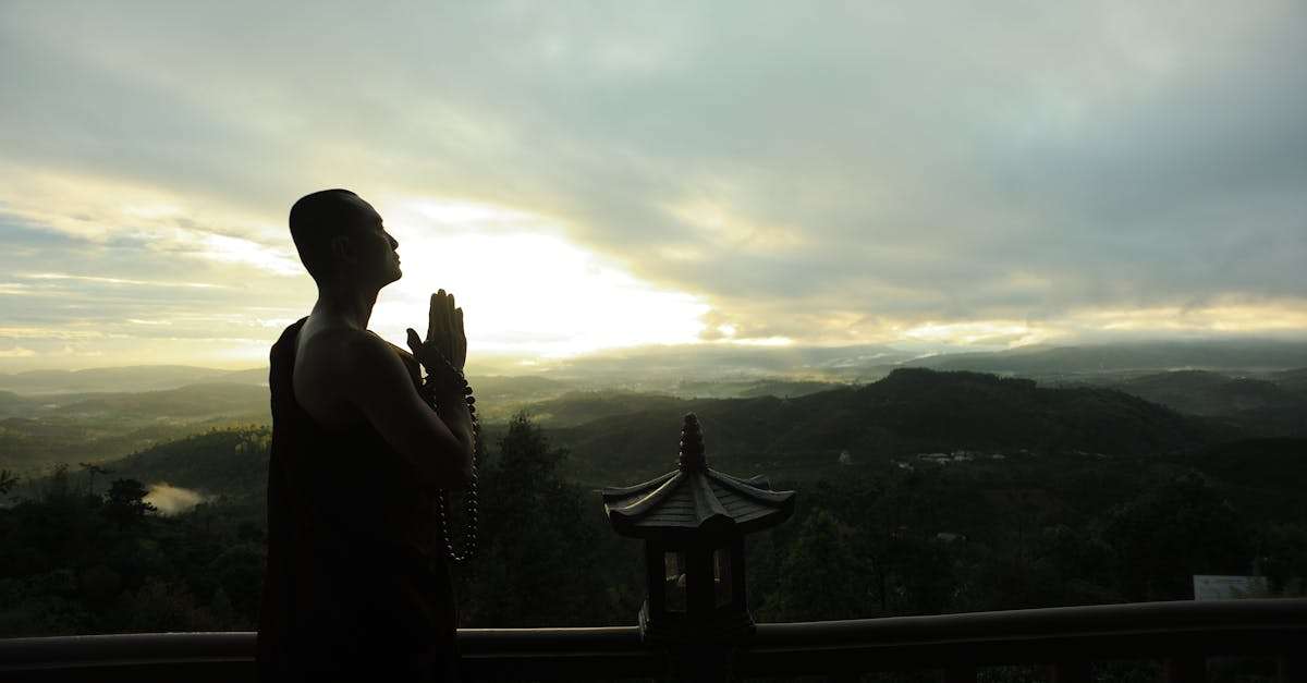 découvrez l'importance et les bienfaits de la prière dans votre vie spirituelle. apprenez différentes méthodes et techniques pour enrichir votre pratique quotidienne et établir une connexion profonde avec le divin.
