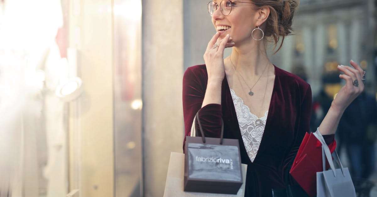 découvrez l'univers du shopping avec nos conseils, astuces et tendances mode. que vous cherchiez des vêtements, des accessoires ou des bonnes affaires, trouvez tout ce qu'il vous faut pour satisfaire vos envies d'achat.