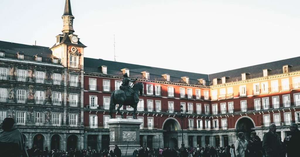 Voyage en Espagne : découvrez cette ville méconnue près de Malaga où il fait jusqu’à 20°C en hiver découvrez l'espagne, un pays vibrant aux paysages divers, riche en culture et en histoire. explorez ses plages ensoleillées, ses villes emblématiques comme barcelone et madrid, et savourez sa délicieuse cuisine méditerranéenne.